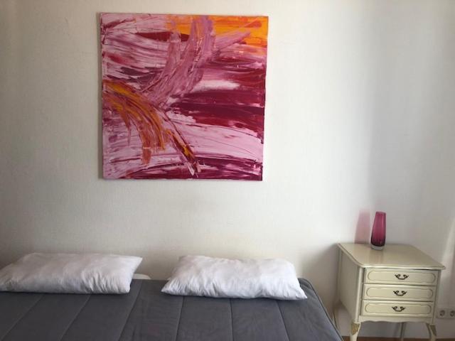 Apartment E - Quiet Business One Bedroom For 3 Guests
